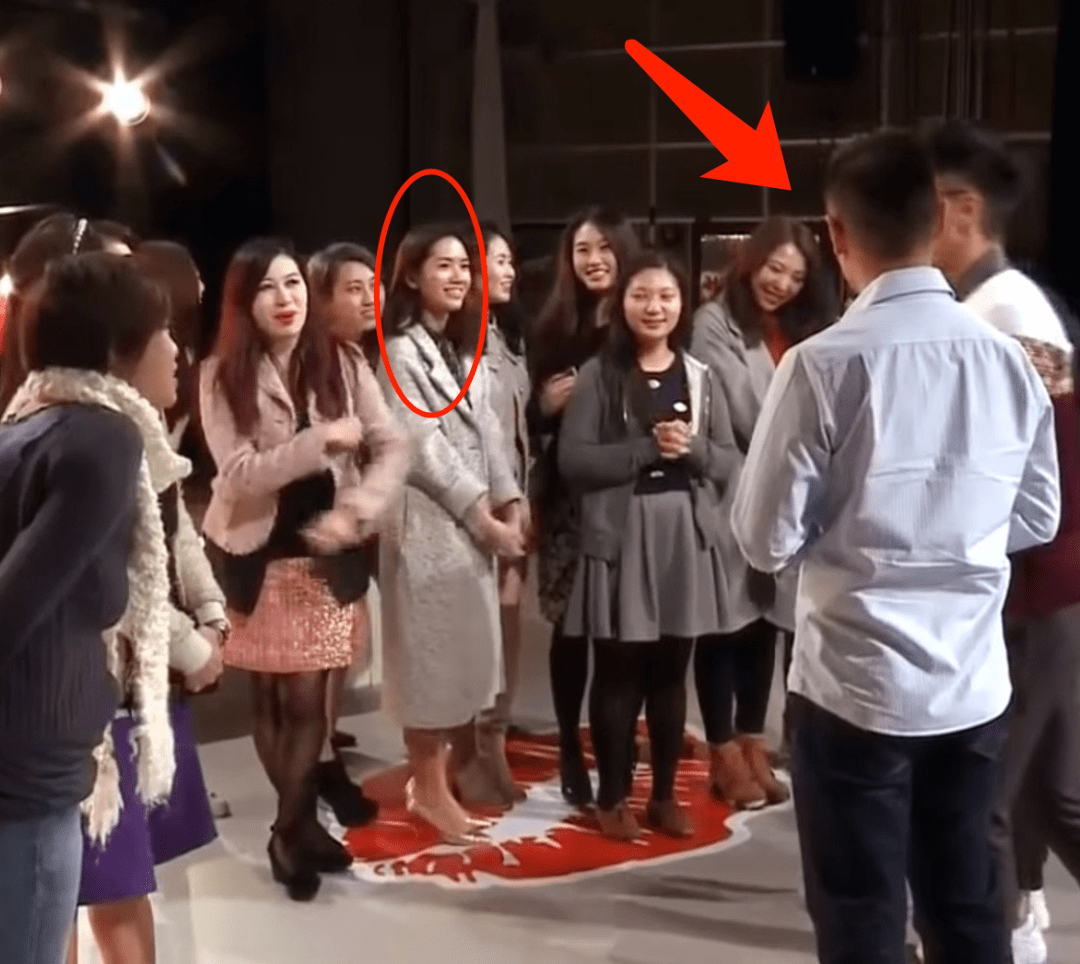 长子刘鸣炜晒结婚照,与"平民太太"深情相拥_简雪忻_刘鸣伟_刘鸣炜