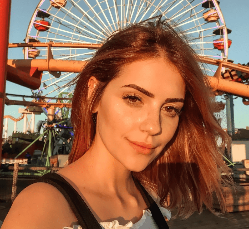 巴西社交名人 宛若止水清秀少女 黑白灰的亲民风穿搭朴实无华_queiroz