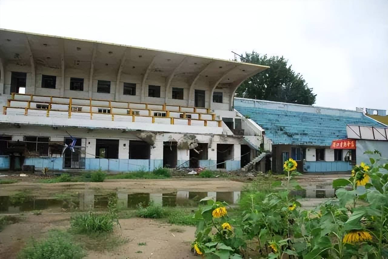 25年前今天,大连万达甲a赛季首个主场移师普兰店!