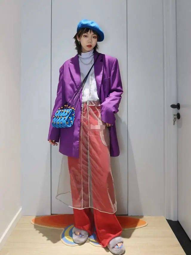 饱和度 中年女性穿衣要讲究，这几种颜色尽量别碰，不是显老就是扮嫩