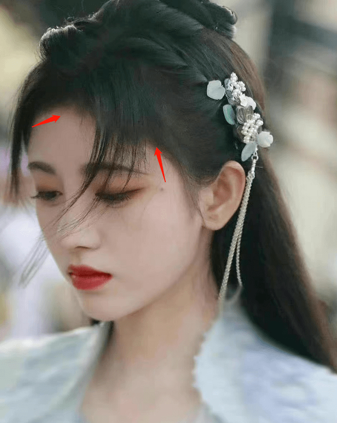 永久鞠婧祎换妆失败！新剧造型重回“半永久”，发量多到看不见额头