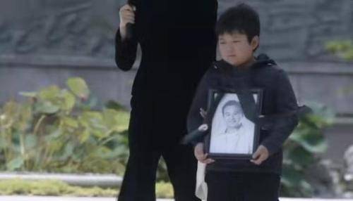 现实|电视剧《心居》中海清的蠢萌老公顾磊下线，现实中他比海清小12岁