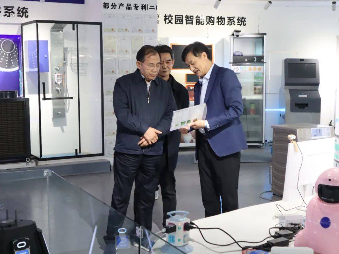 河南省扶贫开发办公室原党组书记张成智莅临展览馆参观_人工智能_农业