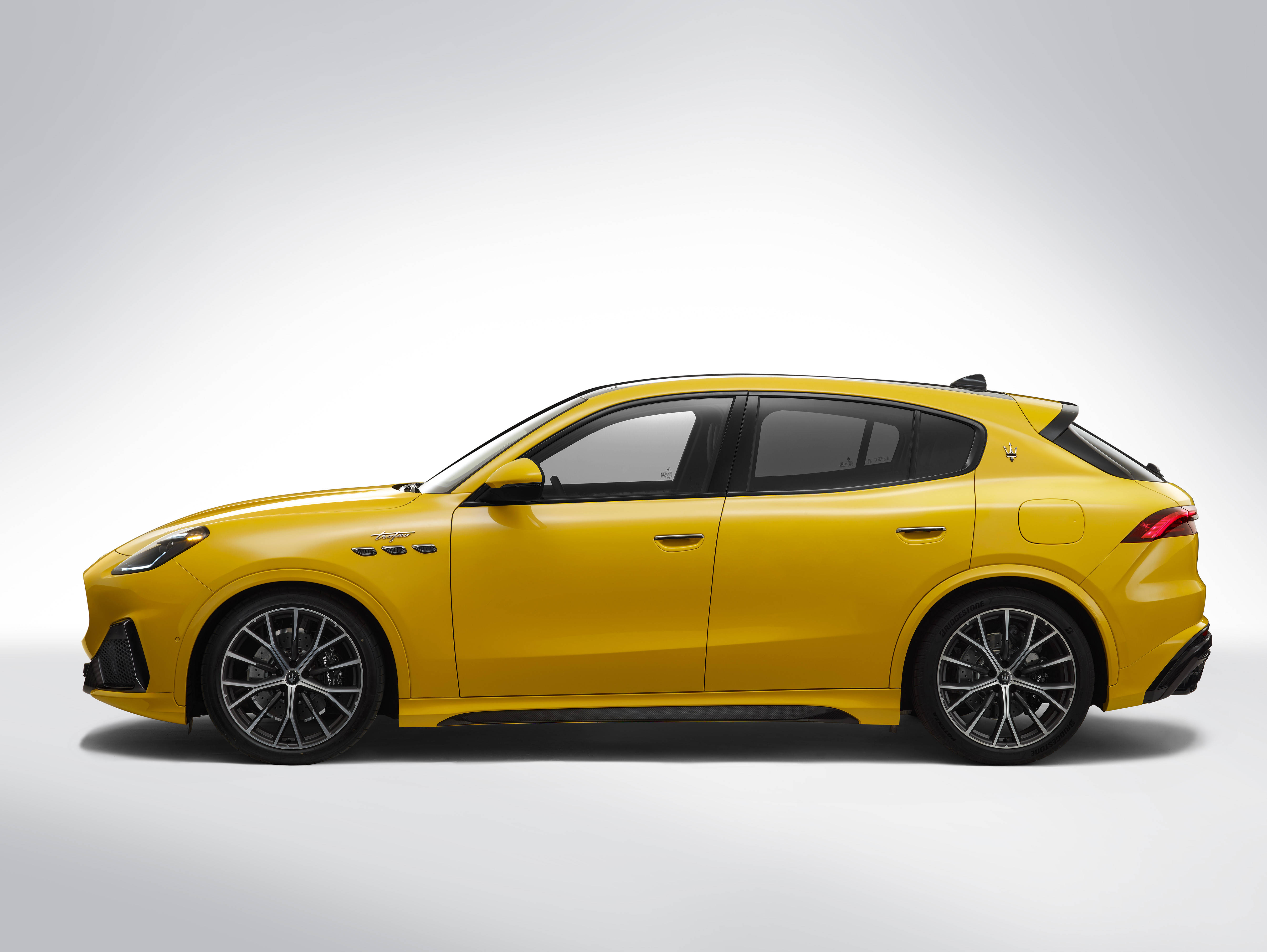 一文看透全新玛莎拉蒂grecale燃油电动齐发它和macan较上劲了