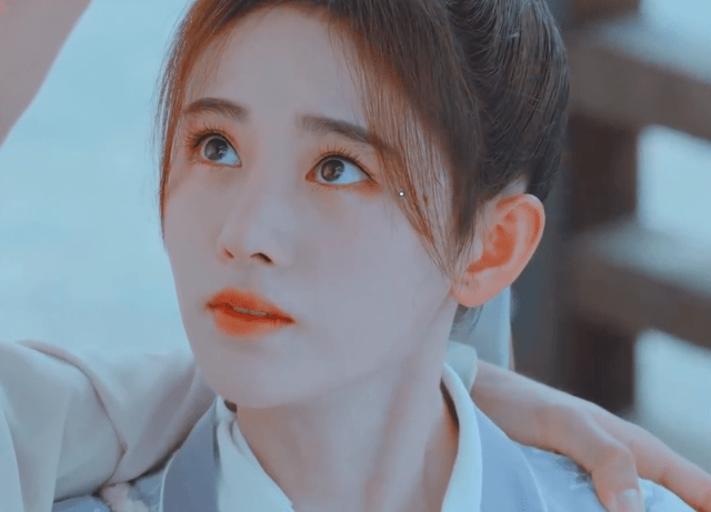 情节|烂梗配烂剧！女主遇男主必倒霉，摔倒必亲吻，女扮男装不能忍！！