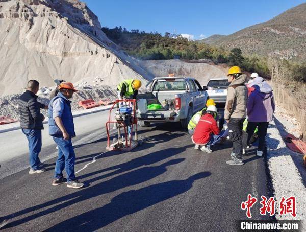 虎(跳峡)香(格里拉)公路预计6月通车 串联云南涉藏地区多景点