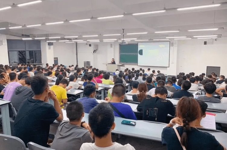 已经“烂大街”的大学专业，常被误认为是热门，实际就业困难