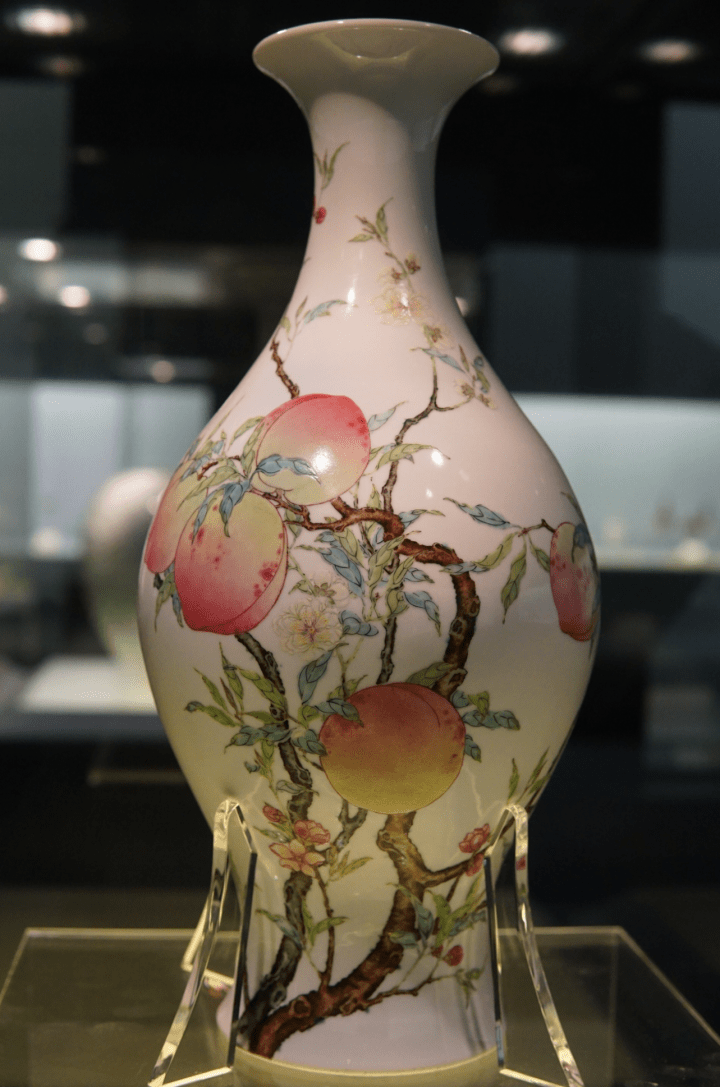 20年前，上海博物馆的这件清瓷，拍出了4150万的天价_手机搜狐网