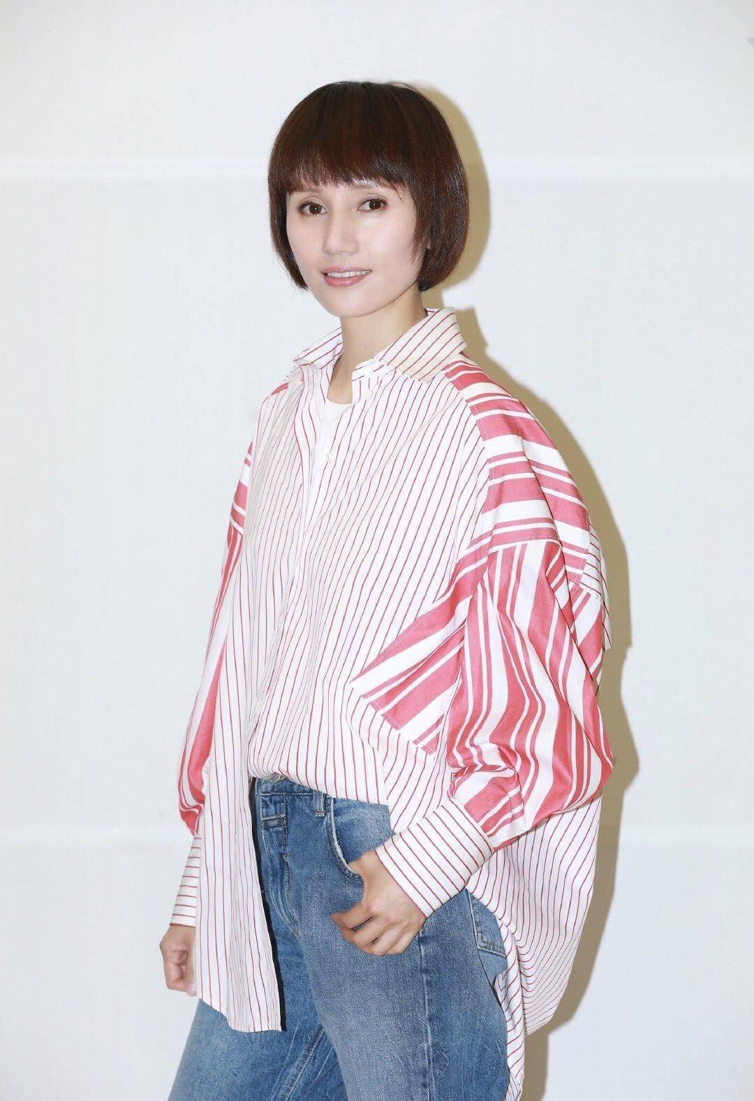 效果 袁泉真是“基础款”代言人！春天学她这样穿衬衫，气质高级又减龄