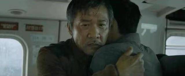 因为|口碑炸裂,剧情惊心动魄,朱一龙这部新片越看越上头