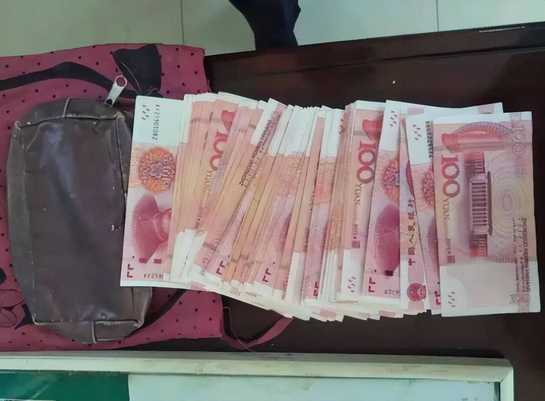 2017年湖南大爷在大娘面前炫富惨遭杀害大娘他想侵犯我