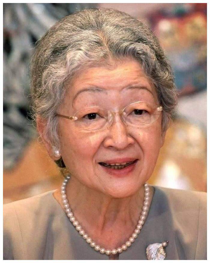 有维护天皇血统的意识,其中反对声音最激烈的是明仁的母亲香淳皇后