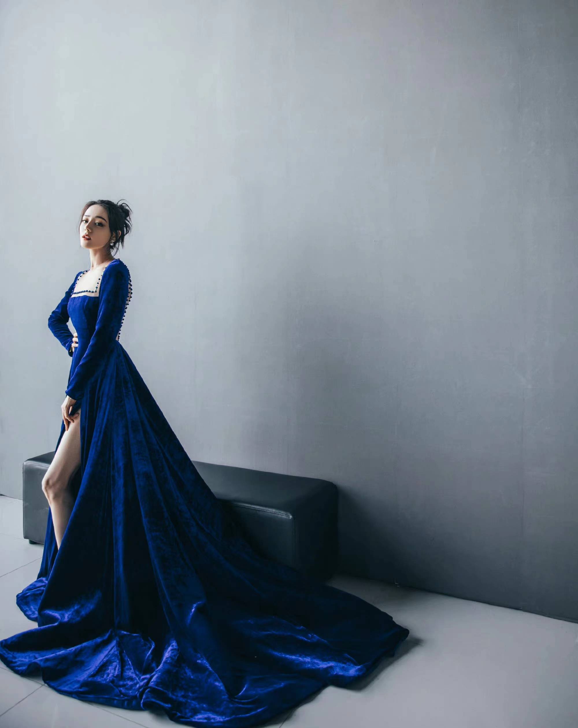 恭迎内娱红毯霸主迪丽热巴_造型_五官_优势