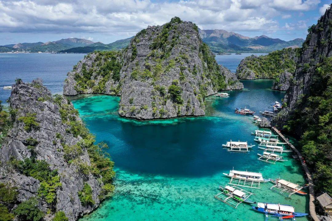 菲律宾最热门的旅游目的地世界级潜水胜地拥有全国最干净的湖泊科隆岛