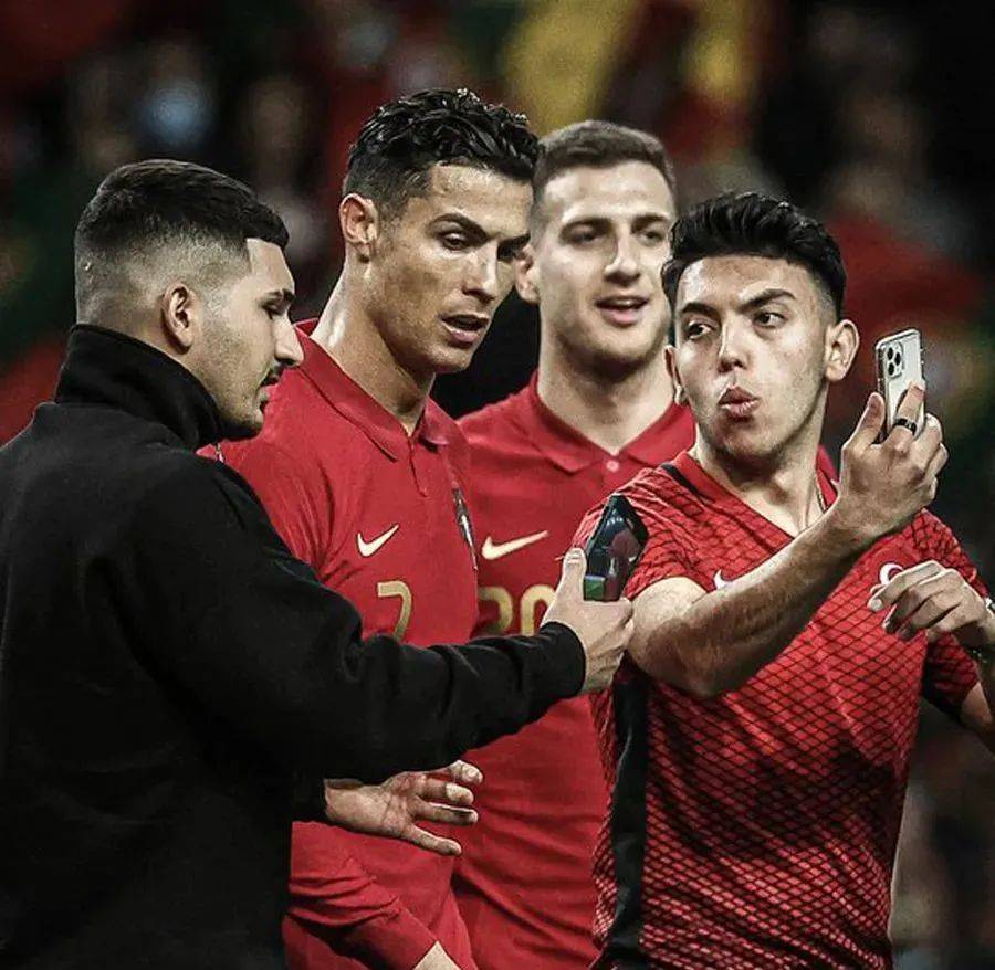葡萄牙|C罗在葡萄牙躺赢给曼联启示！别总指望巨星救主，全队努力更强大