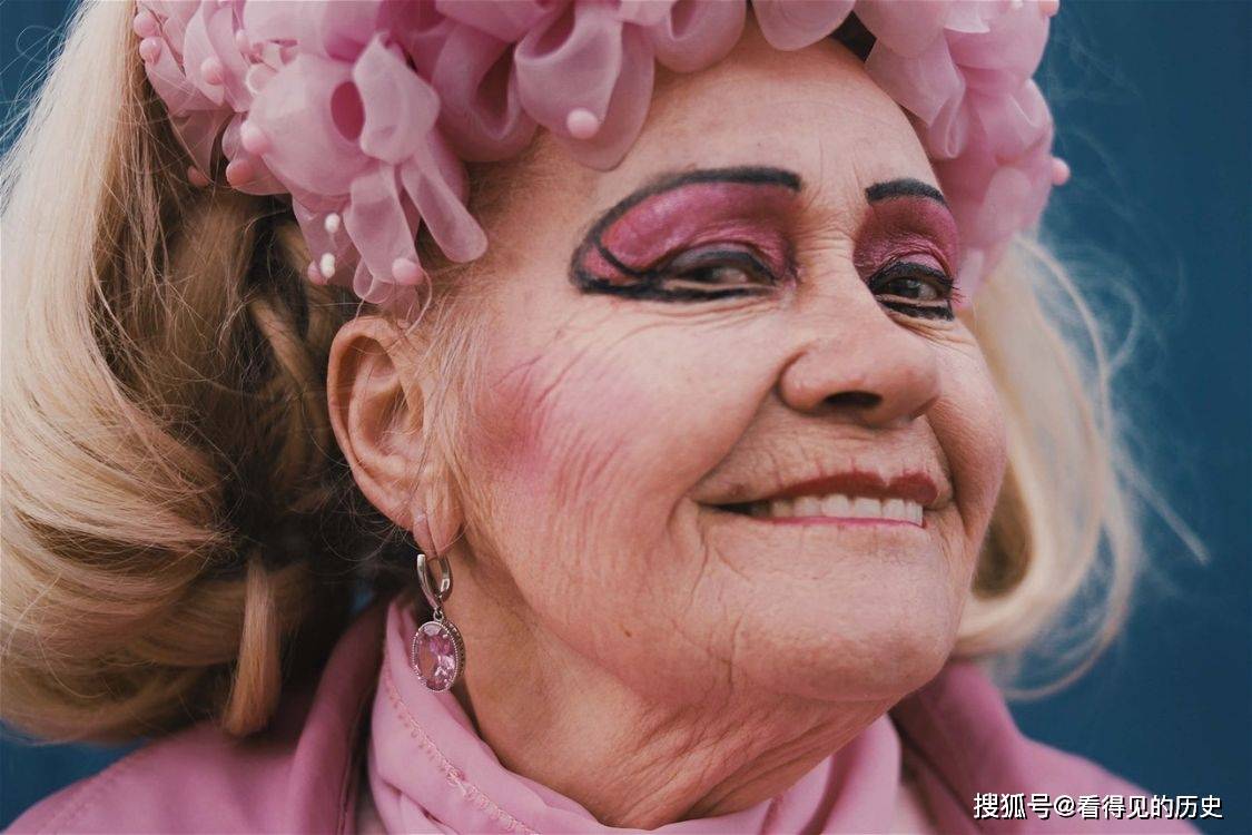 可爱的乌克兰大妈时髦得很俏丽得很