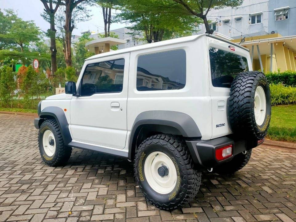 越野气质更浓郁2023款铃木吉姆尼实拍海外预售13万帅气