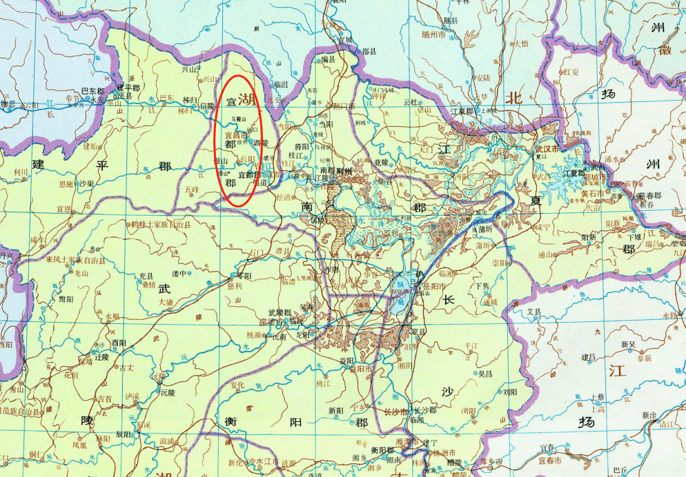 宜都在南郡西部,连接着荆州和益州,地理位置很重要,夷陵之战便爆发在