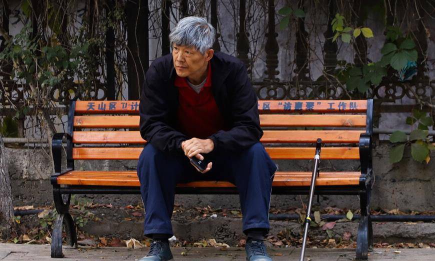 原创3位退休老人哭诉我有退休金为何日子过得比上班还苦