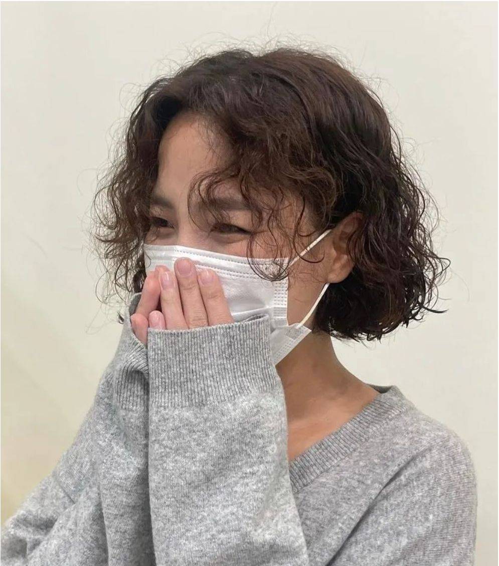 发型最美烫发来了，不长不短刚刚好，喜欢别错过