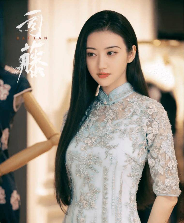 因为 古力娜扎新剧穿旗袍显老气，景甜却像人间富贵花，气质输在发型上