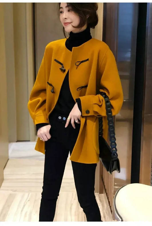 服装 46岁的周迅这次搭配对了 亮黄外套大方抢镜,发型好独特