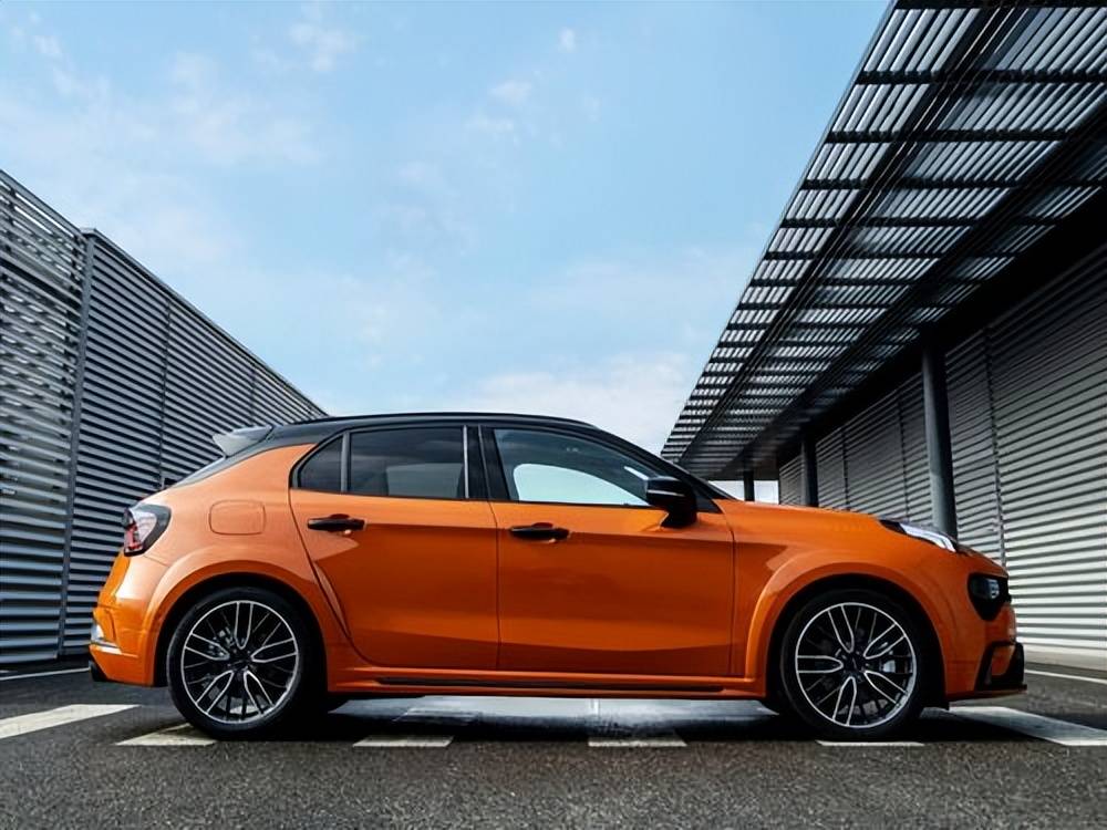 夏天就该开这么耀眼的车 性能 小钢炮 皮运动