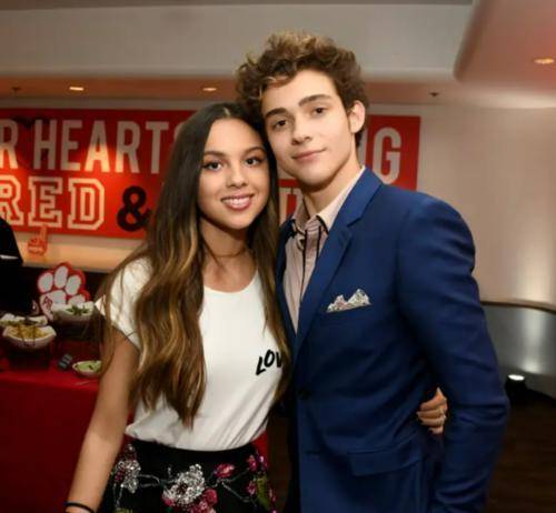 撕joshuabassett再谈oliviarodrigo网暴让他差点死亡