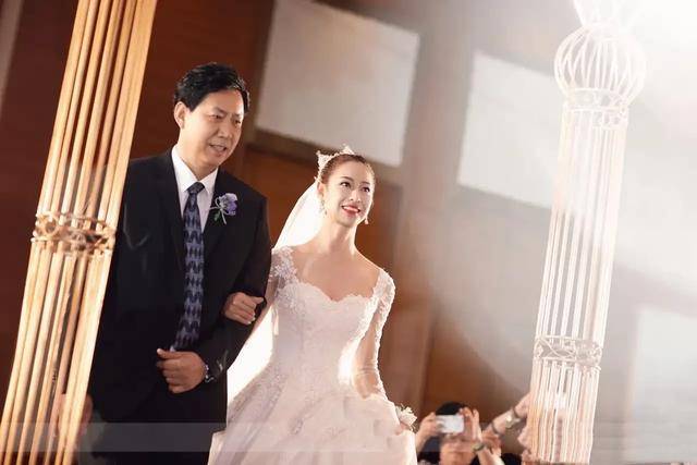 但因为张智涵还在天津男篮打球,王茜也出任了天津青年女排的教练,两个