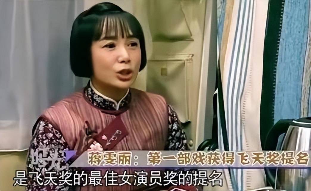 处女作是暑假拍摄的电视剧《悬崖百合》,在里面饰演保育院的老师