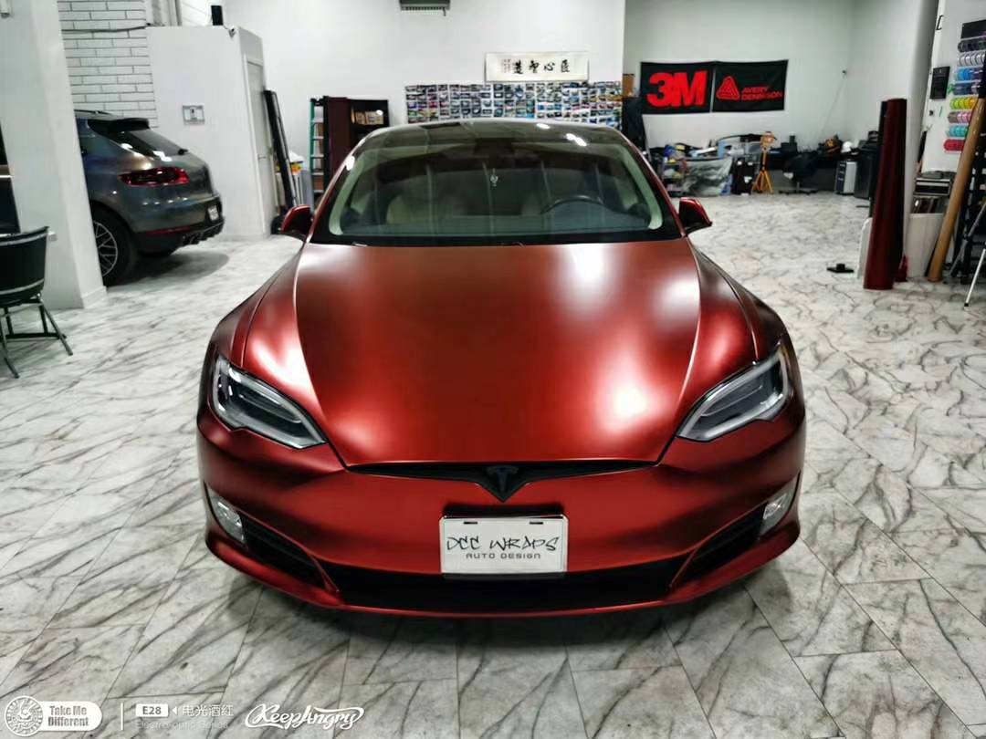 女神心中醉美的颜色,特斯拉tmd潮牌电光酒红改色膜_take_dcc-wraps