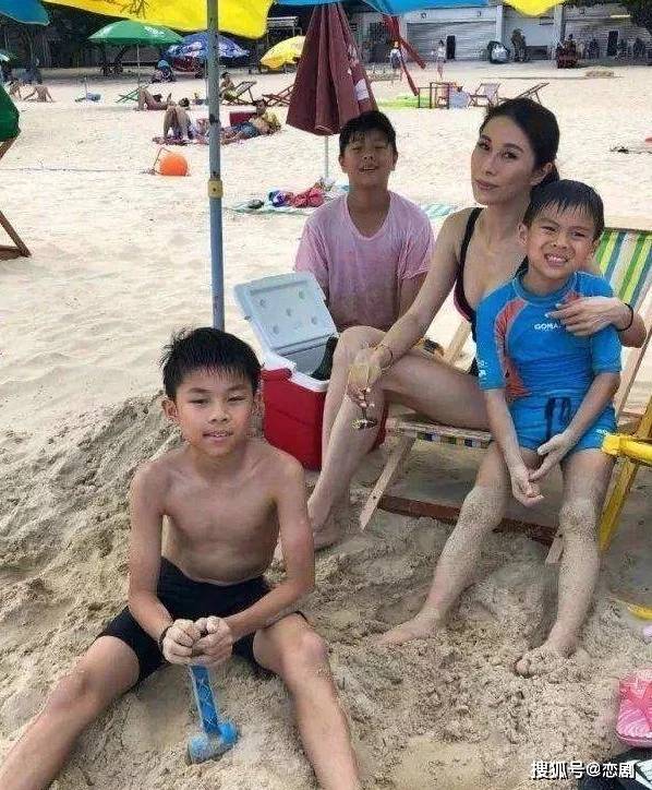 古惑仔第一美女黎淑贤45岁依然风韵犹存气场全开