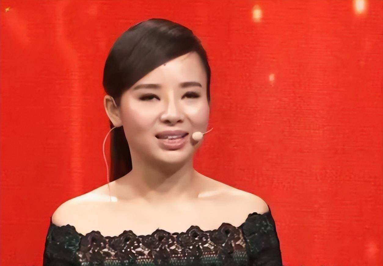 生活|“盲人歌手”刘赛：爆红后嫁进农村，给婆家买豪宅，成人生赢家