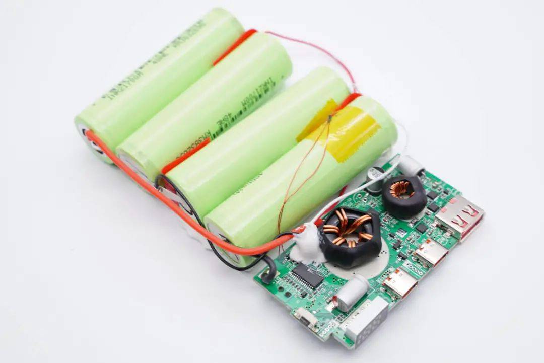 原创21700电芯130w快充移速130w快充移动电源拆解