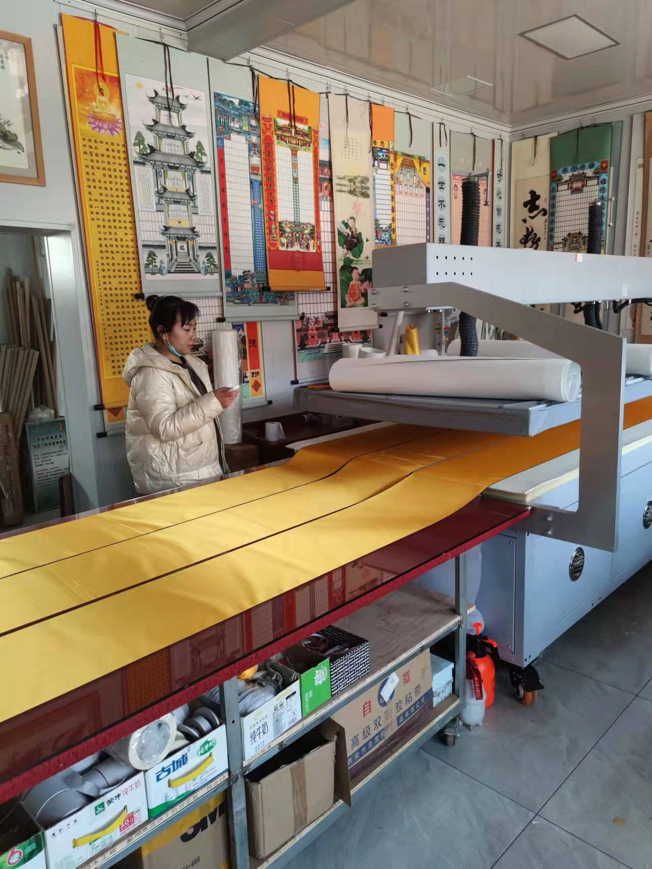 书画装裱机价格报价先进的除湿浆糊装裱机来了解下