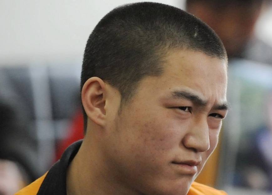 90后杀人魔微笑求死,向法官鞠躬表示感谢:背后的故事让人深思_马金库