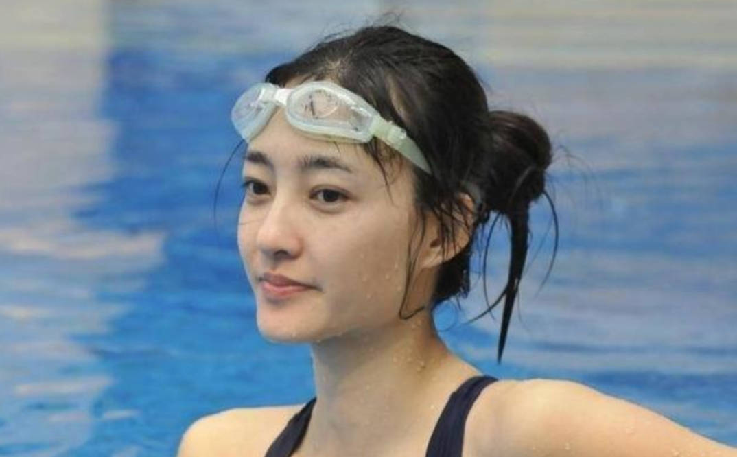 单眼皮女星割双眼皮如跨分水岭，没整好变“悲伤蛙”，成功则变气质美女？