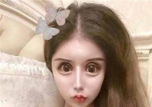 我国还记得3年花费百万，整容60次的“芭比娃娃”吗？前后判若两人