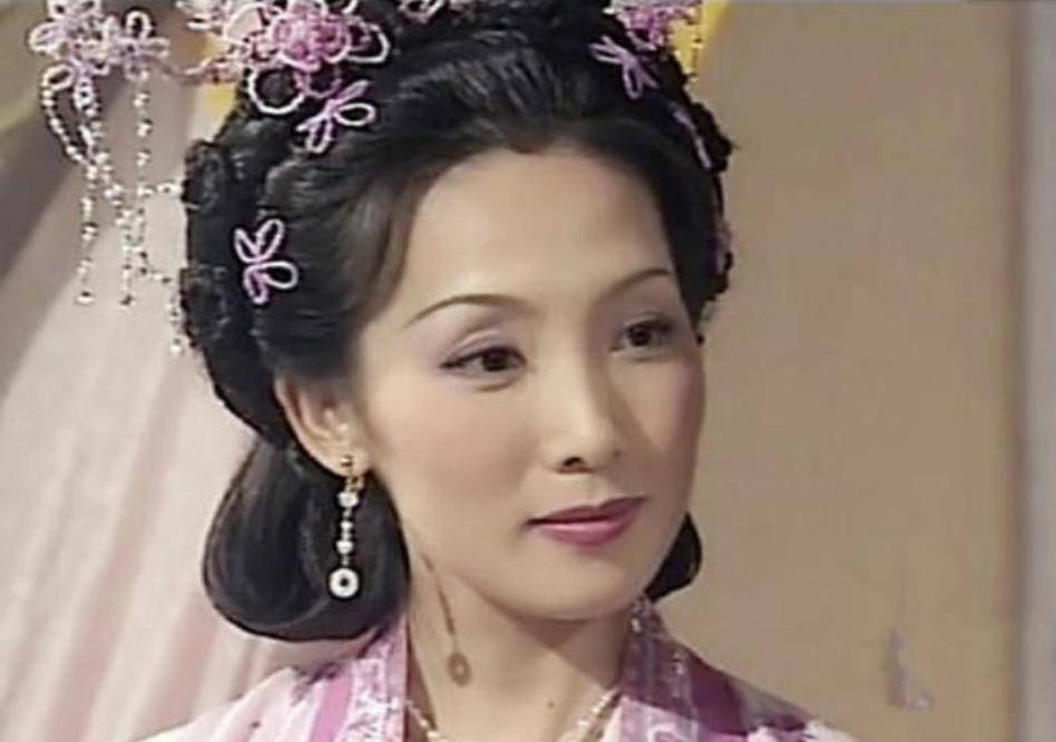 下巴TVB钟爱长脸女星？有人端庄大气，有人造型拉胯变“苦瓜脸”！
