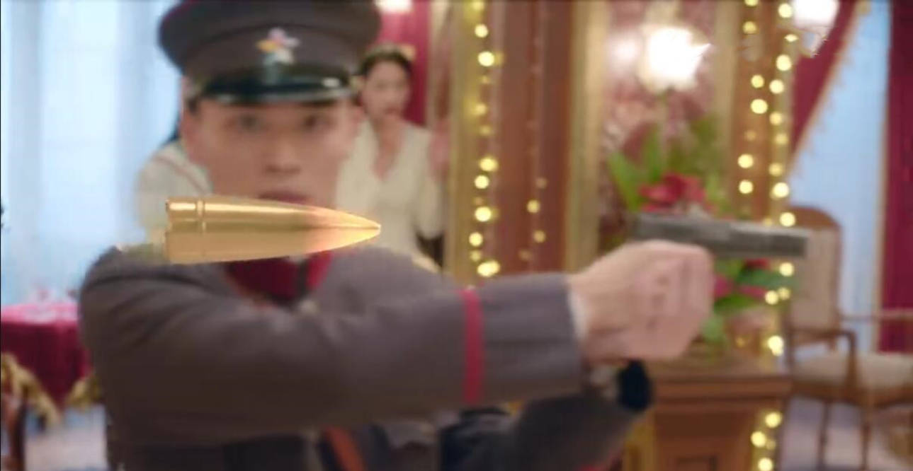 弹簧|海胆式中箭、弹簧式翻墙、手榴弹炸飞机，影视剧镜头能有多奇葩？？