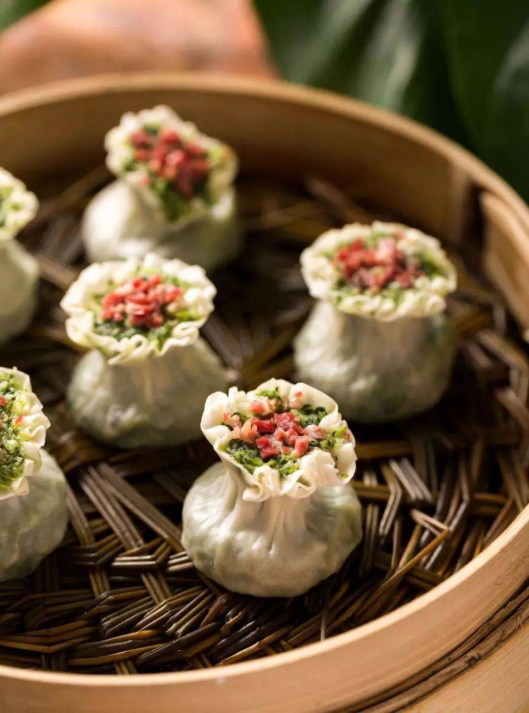 翡翠烧麦虾籽混沌扬州炒饭扬州菜每道都十分精致而且清淡鲜嫩,南北