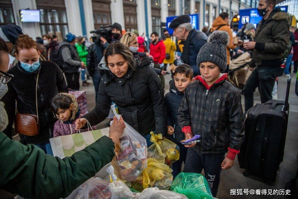 匈牙利张开双臂欢迎乌克兰的难民 这就是人性的力量_援助_ny_人道主义