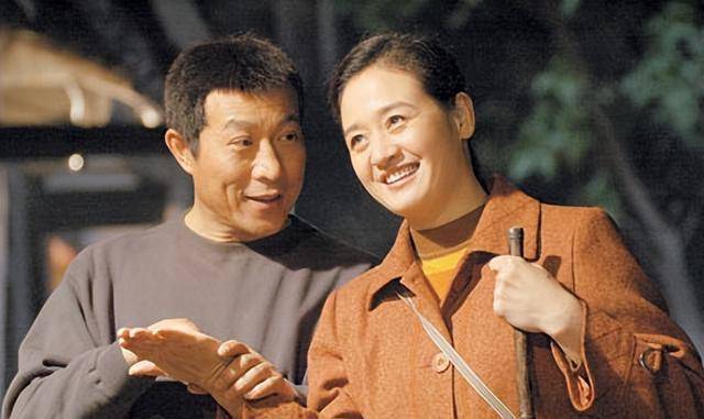 "一脱成名"伍宇娟:两段失败的婚姻,57岁只想平静简单生活_父母_贾宏声