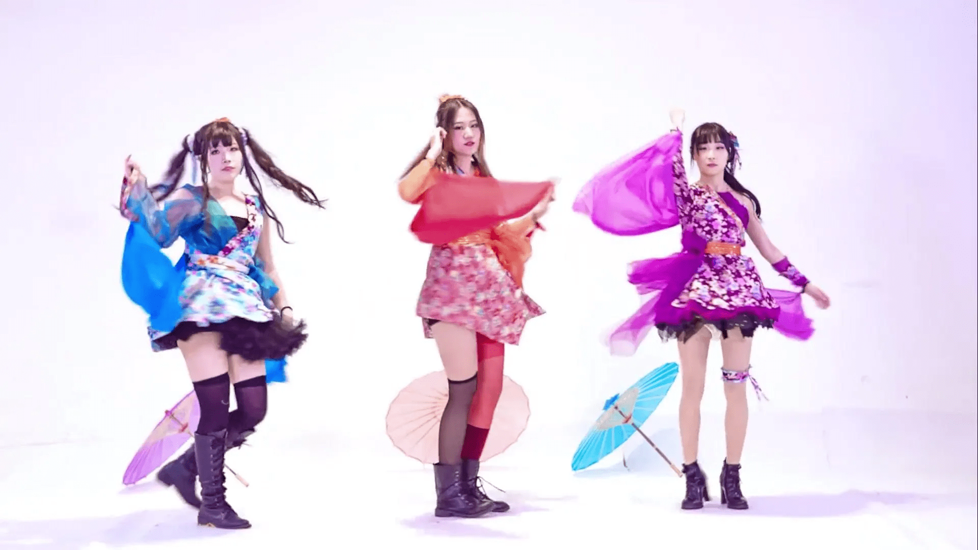 95后coser凭原创国风舞蹈爆红给福利姬敲响警钟搞颜色没出路