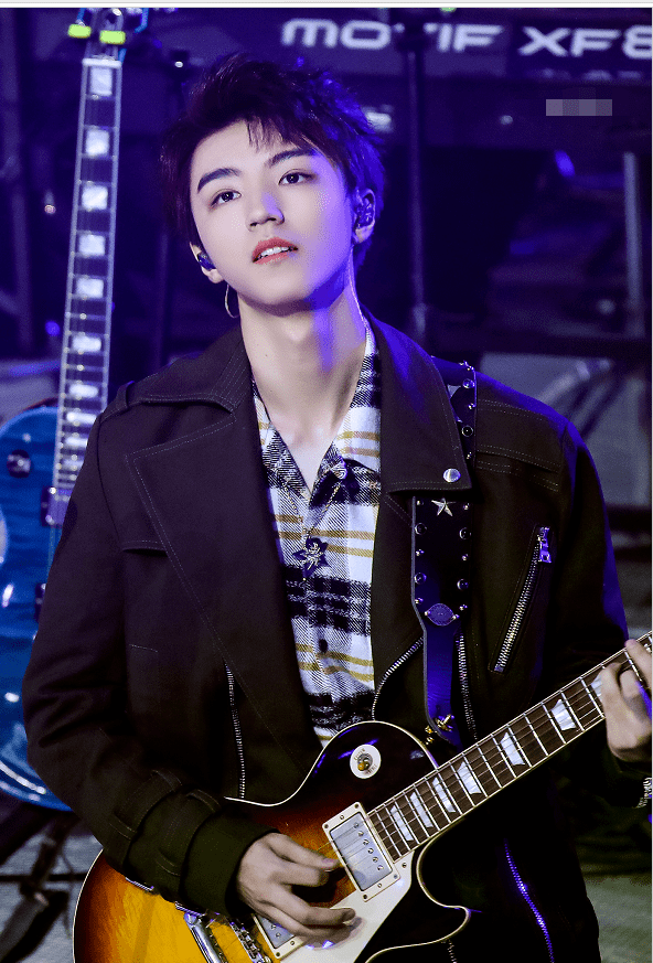 原创王俊凯全新摇滚版树读惊喜开唱总裁solo舞台即将解锁