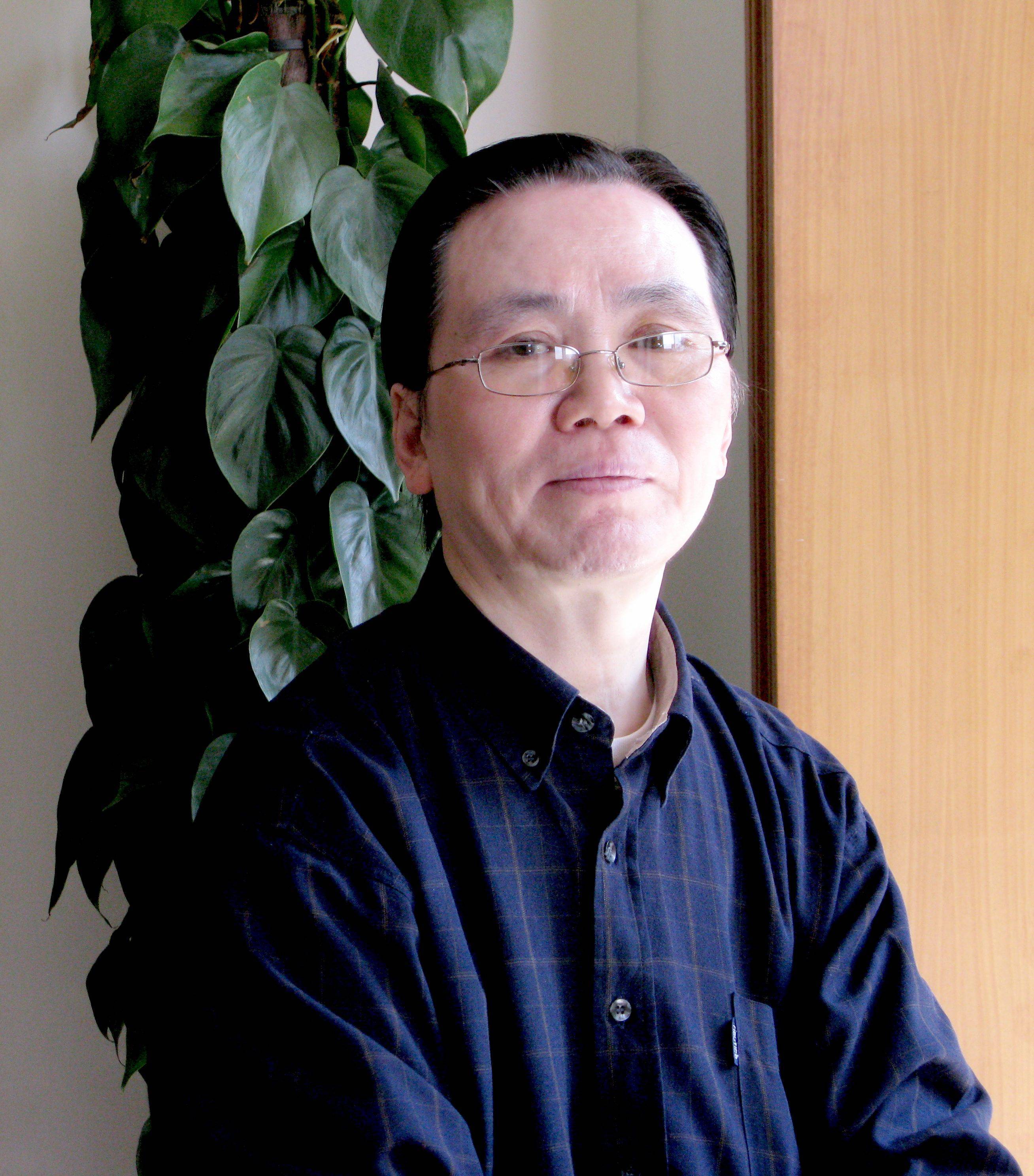 老照片让人回忆时光著名画家陈远华