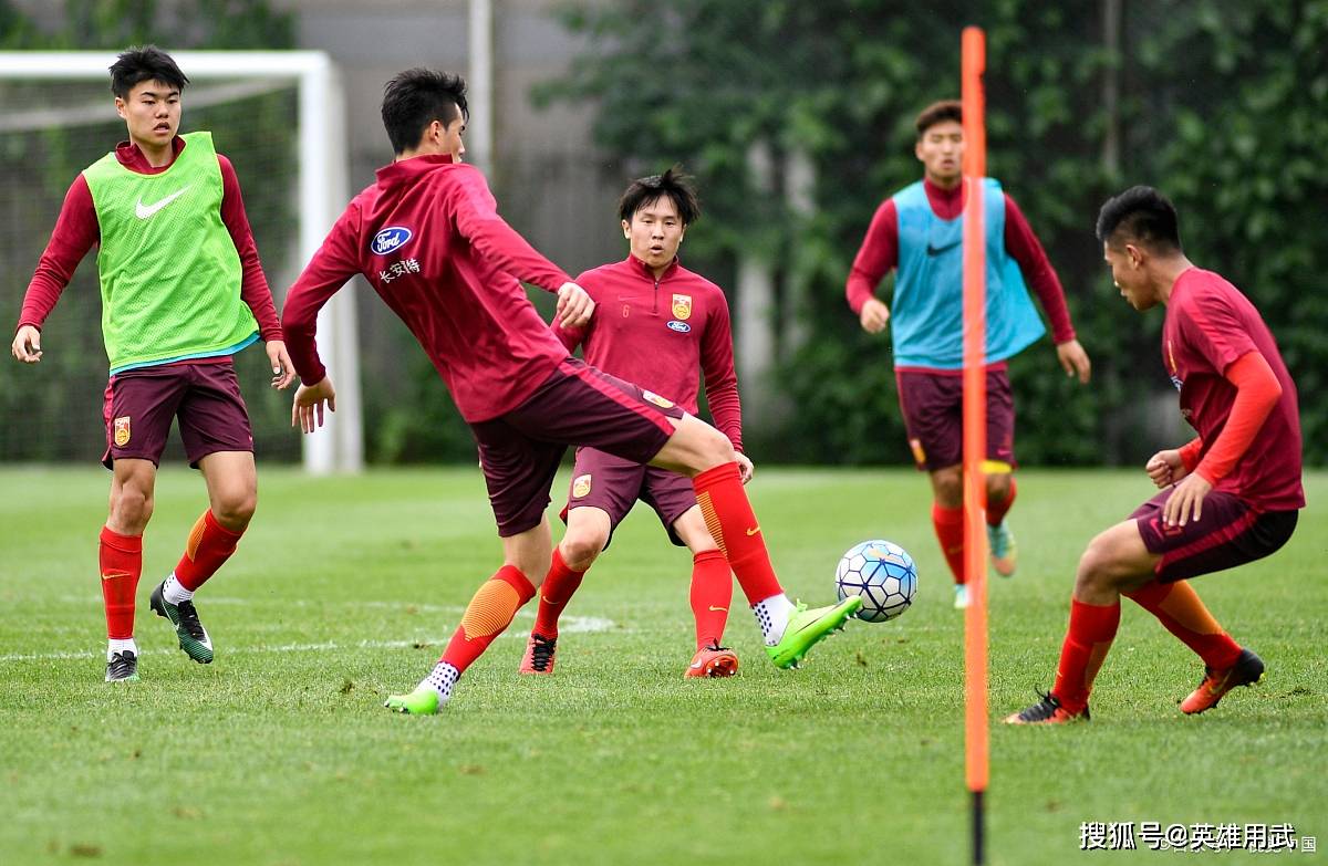 男足,拿什么拯救你?白斩鸡体型,见球躲作风,死鸭子态度,活久见的成绩