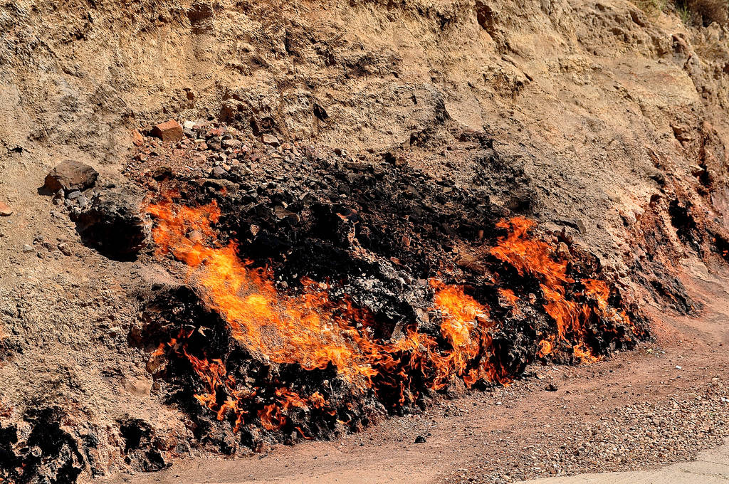 贺兰山煤层自燃300多年每年损失约10亿元能不能就地利用