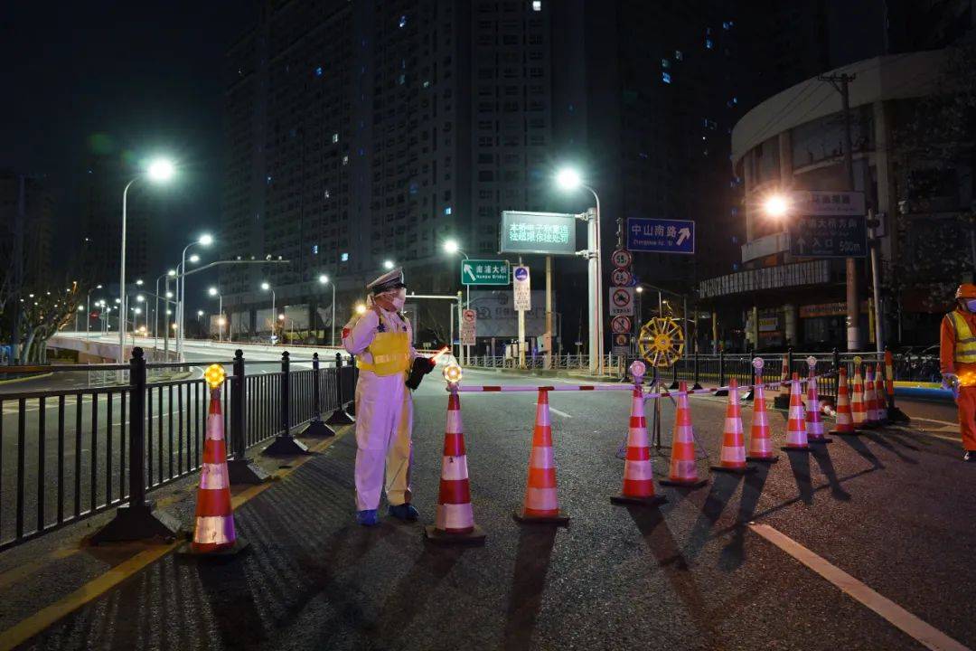 上海亡羊补牢封城该不该的争论已无意义