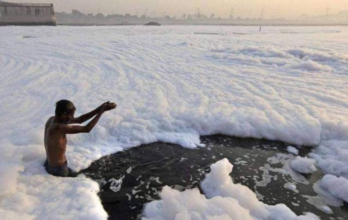 小编之前一直不理解,看起来就很脏的恒河水,为何会让印度人有如此深的